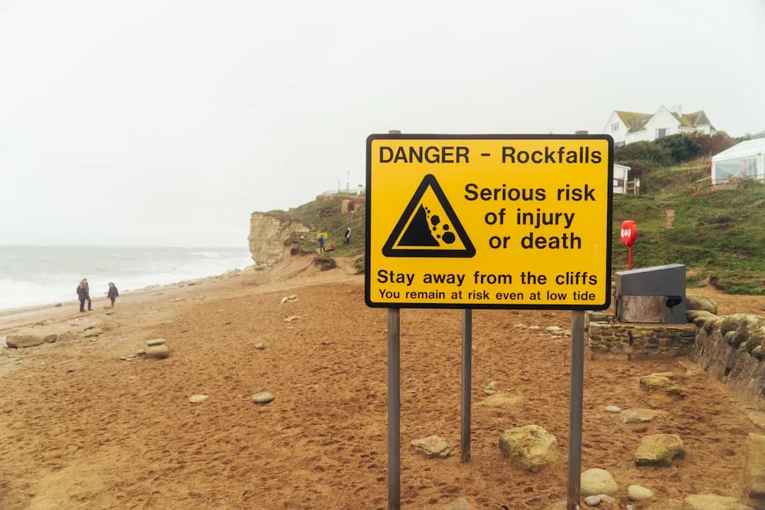 Câu hỏi 68: Bệnh hở van tim (Hở van hai lá) có nguy hiểm không ? Có phải mổ không ?