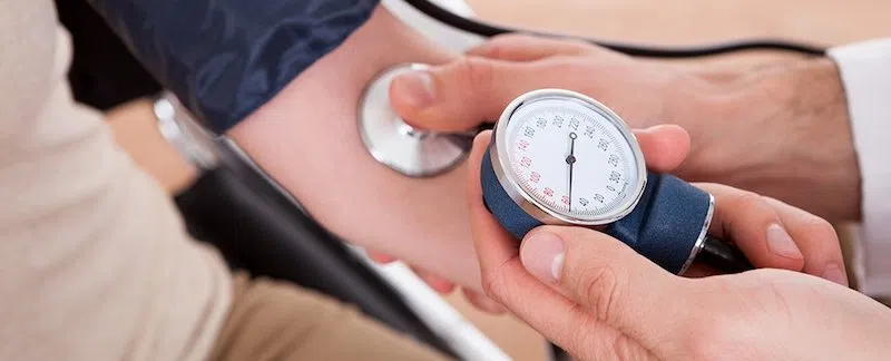 Ngất có thể do hạ huyết áp, dùng thuốc trị tăng huyết áp quá liều